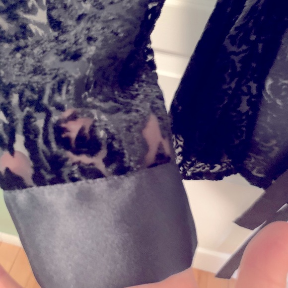 Satin and textured velvet robe - Picture 6 of 7